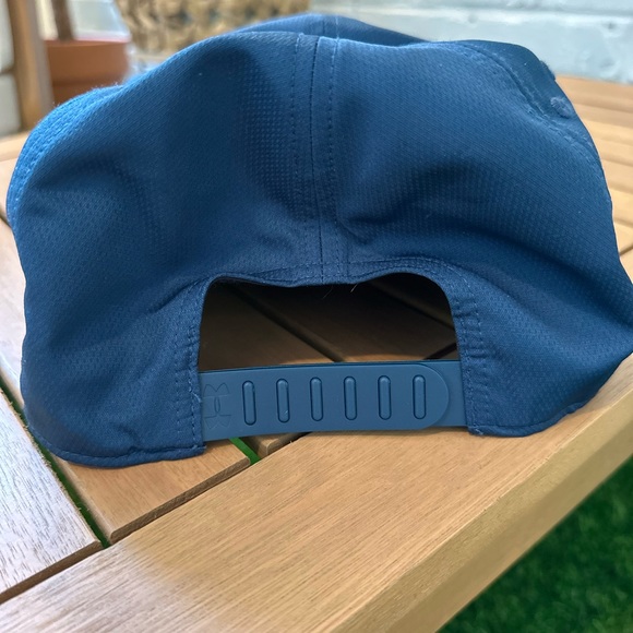 Men’s Under Armour Hat - Picture 2 of 2